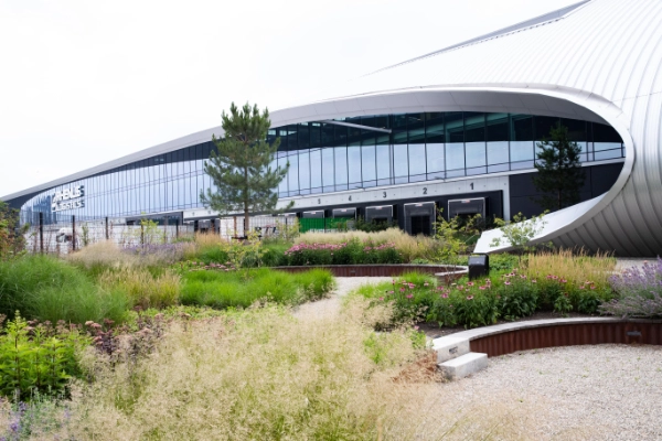 Vooraanzicht van de vestiging in Tilburg van Rhenus Warehousing Solutions Netherlands.