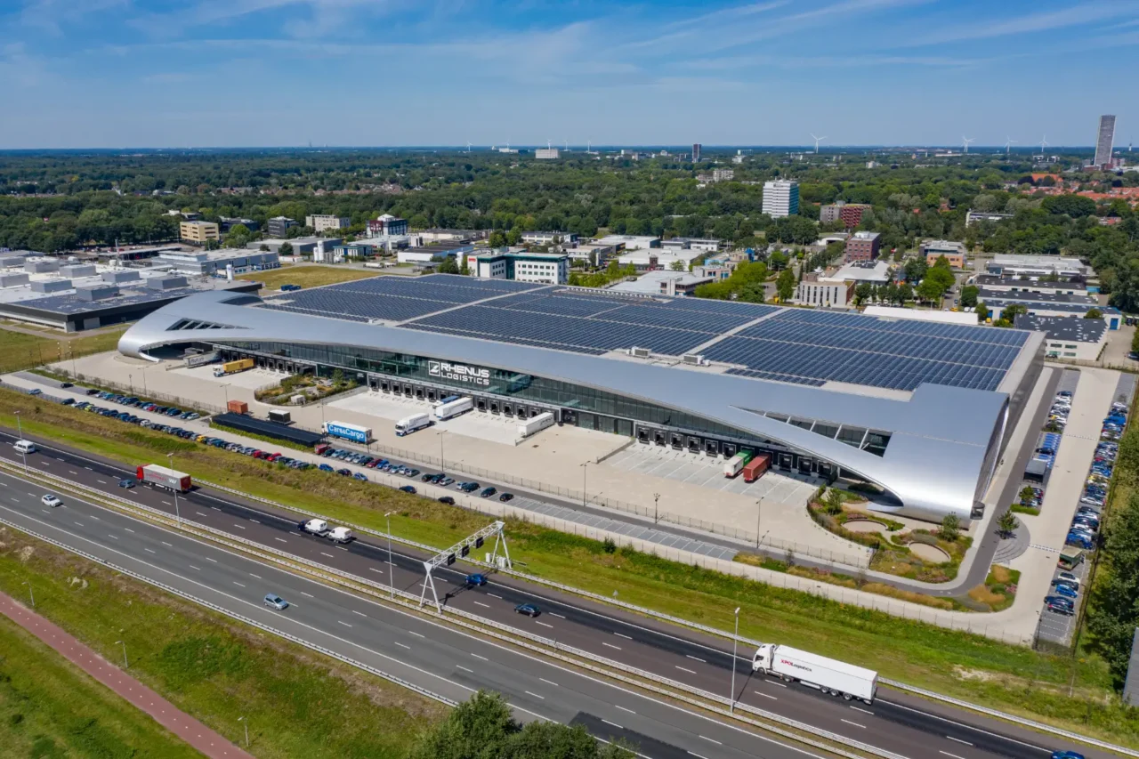 Rhenus Warehousing Solutions Netherlands vestiging Tilburg vanuit de lucht gefotografeerd.